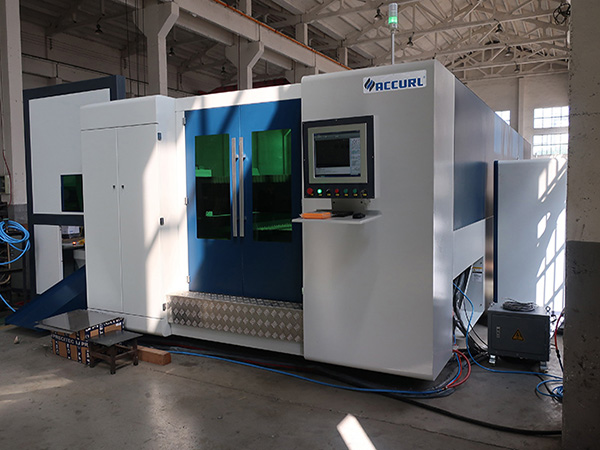 3000W סיב לייזר מכונת חיתוך עם מחלף כפול מחלף